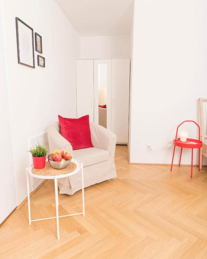 Red Monkey Vienna Apartment Exterior photo