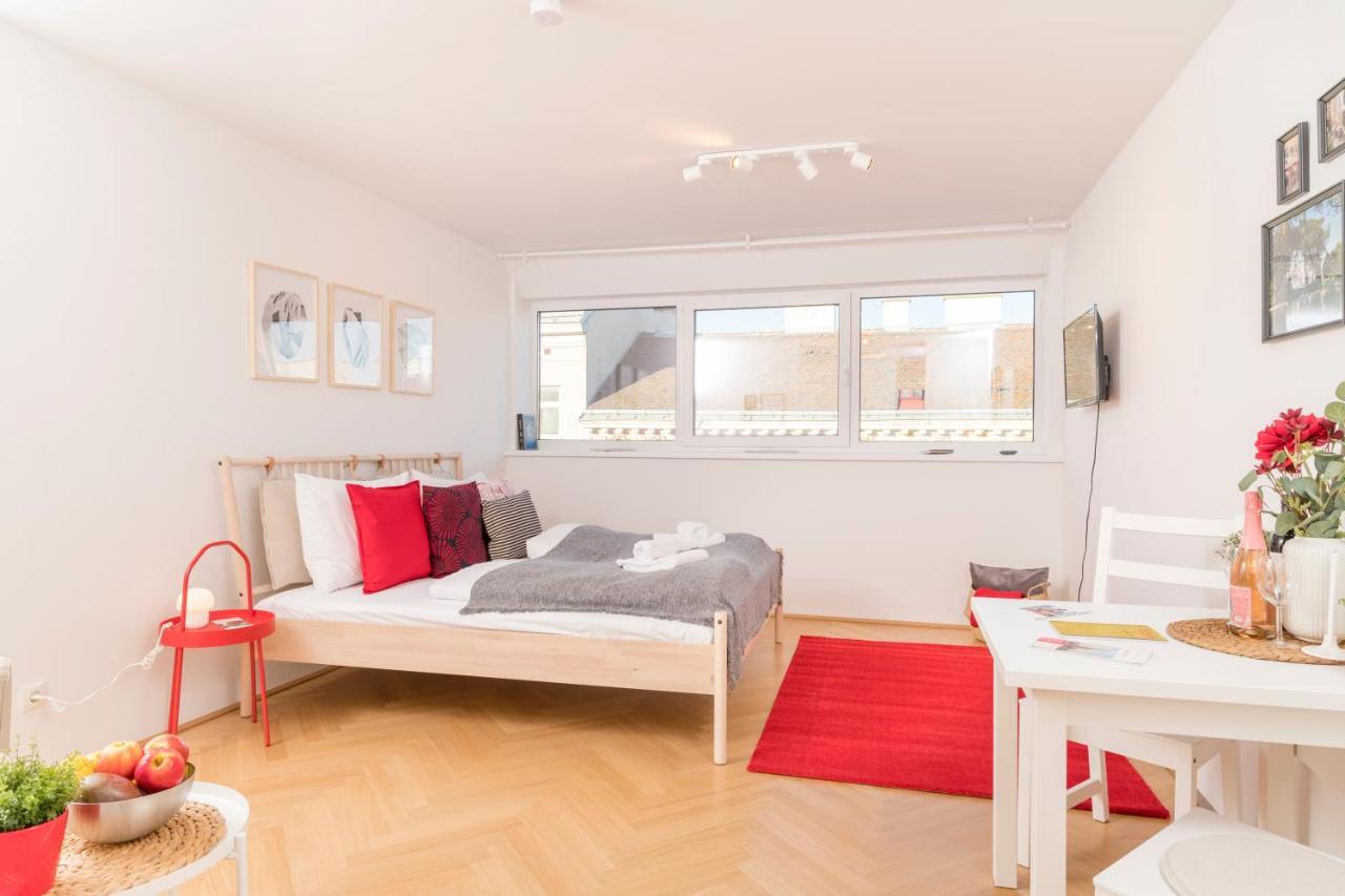 Red Monkey Vienna Apartment Exterior photo