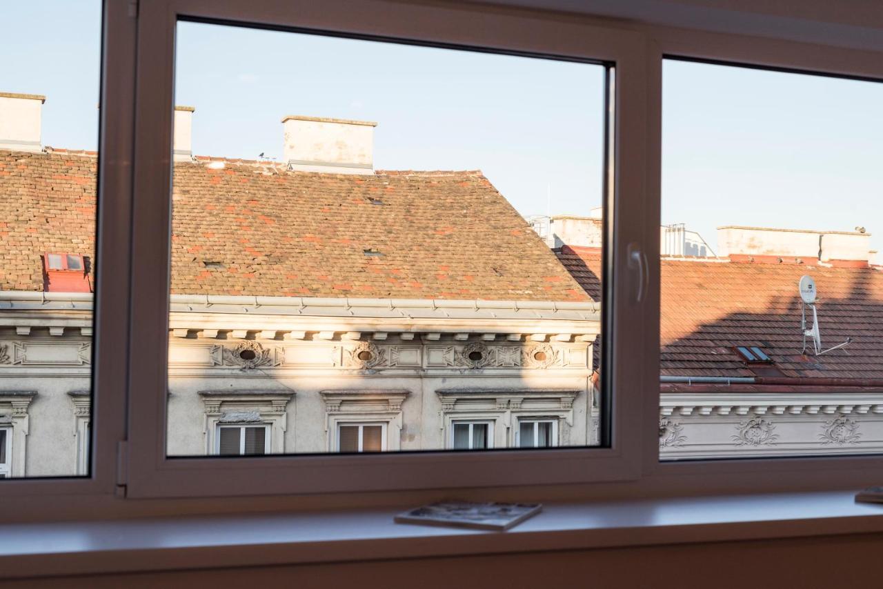 Red Monkey Vienna Apartment Exterior photo